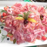 Gehört zu den beliebtesten Speisen am kalten Buffet - Prosciutto